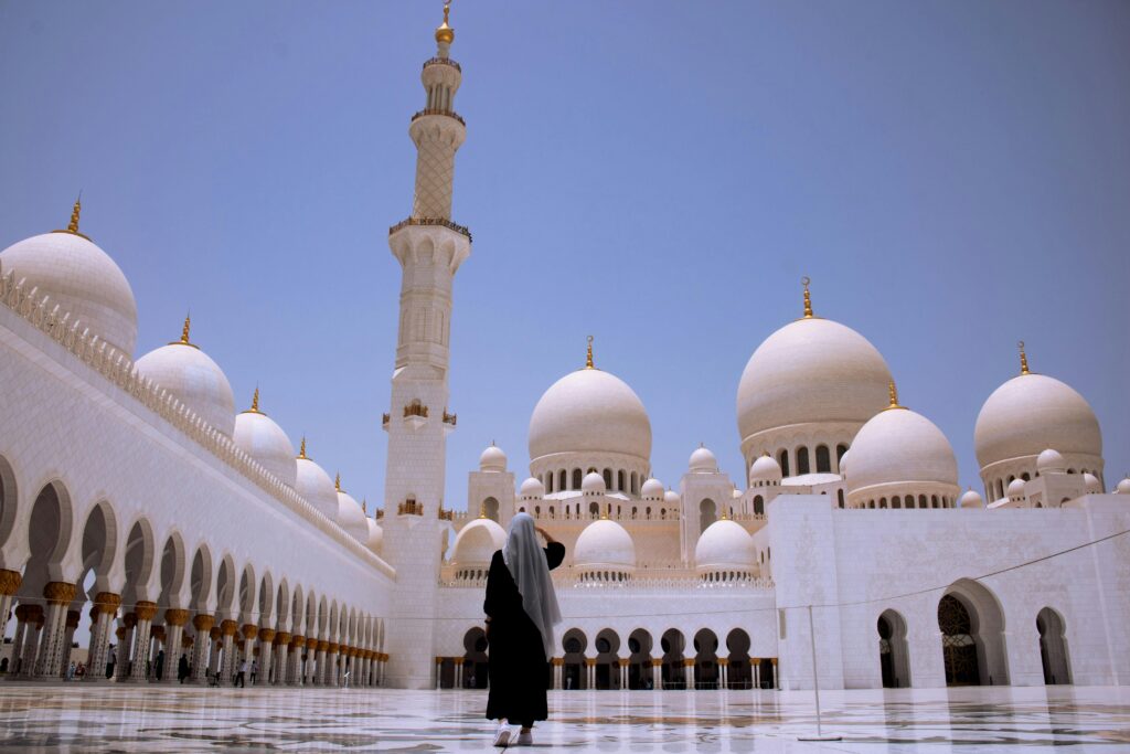 Explore the stunning architecture of the Sheikh Zayed Grand Mosque in Abu Dhabi, UAE, under a clear sky.